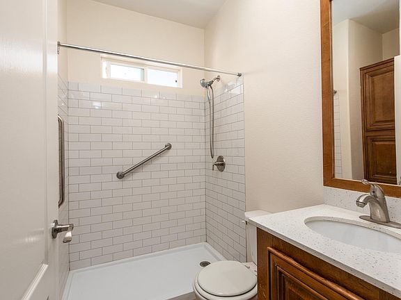 5th image of 9 Larkspur Place