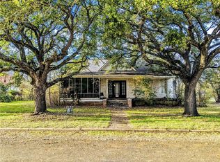609 E Logan St, Calvert, TX 77837