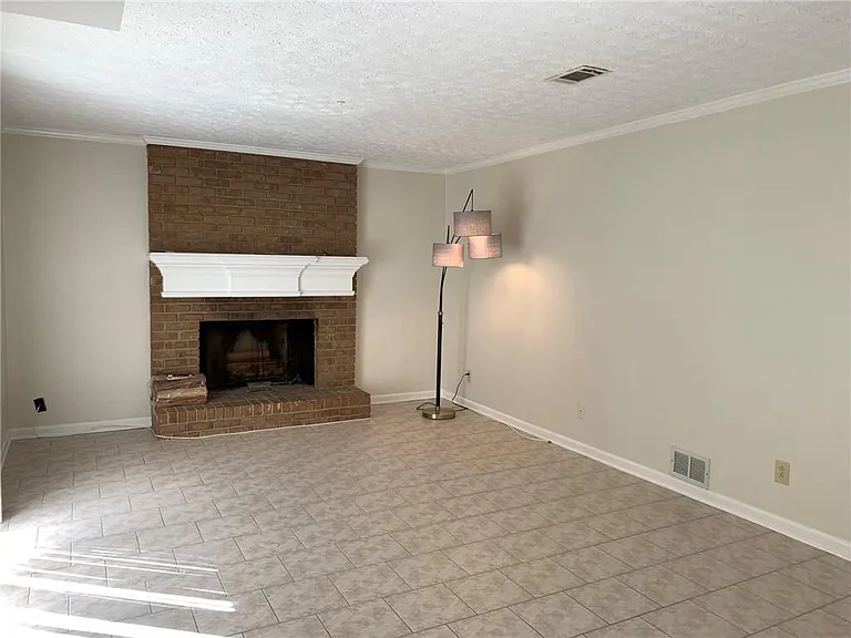 4536 Woodlawn Lake Dr — Photo 16