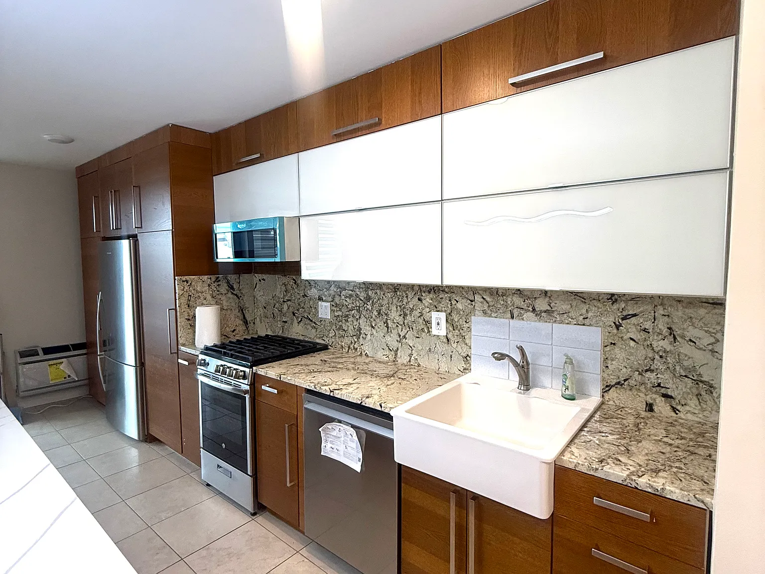 2 bed, 1.5 bath, 1000 sqft, $3,000 — Photo 1