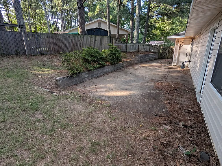 1605 Teresa Cir — Photo 44