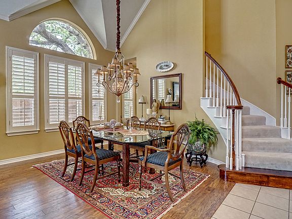 3rd image of 1608 Oakhollow Dr