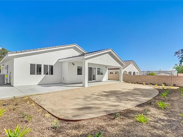 451 Hervey Ave — Photo 11