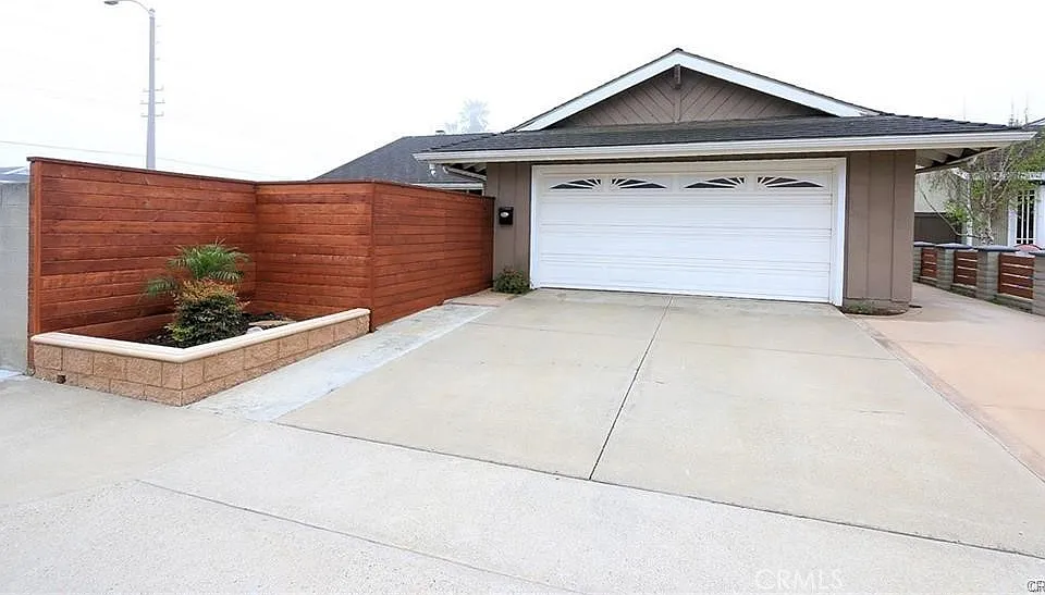 9972 Spinnaker Dr