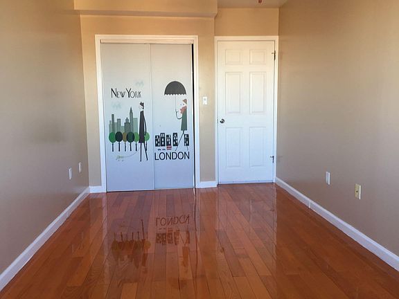 2nd image of 3907 Prince St Floor 13