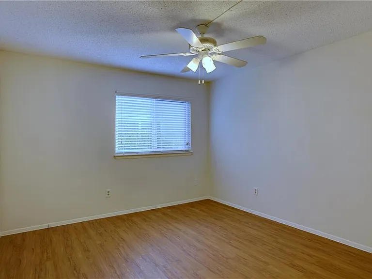 816 W North Loop Blvd #111 — Photo 4