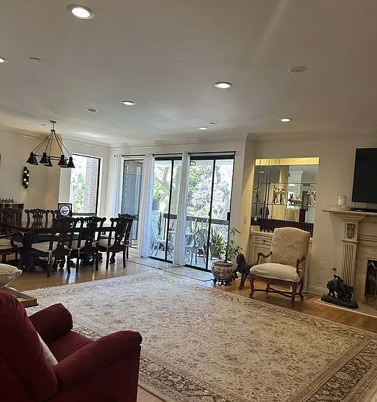 324 N Palm Dr #206 — Photo 51