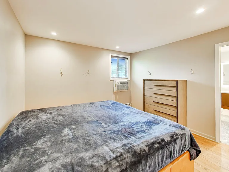 2722 Central St #4S — Photo 8