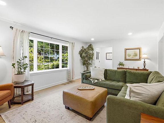 5th image of 5914 Catalina St