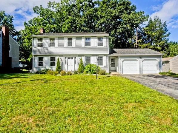 50 Crystal Brook Dr, Springfield, MA 01118