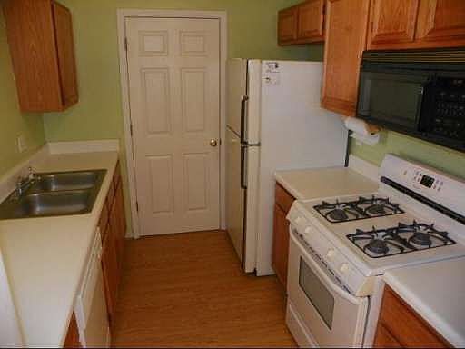 4th image of 1125 Ridgefield Dr