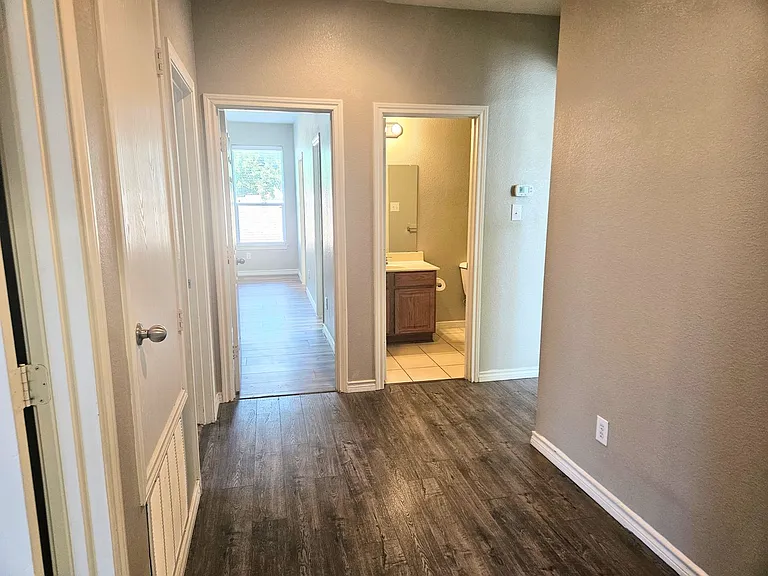 2341 Clairborne Dr — Photo 20