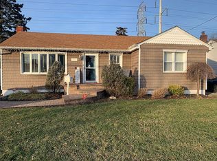 62 Martin Rd N, Bethpage, NY 11714