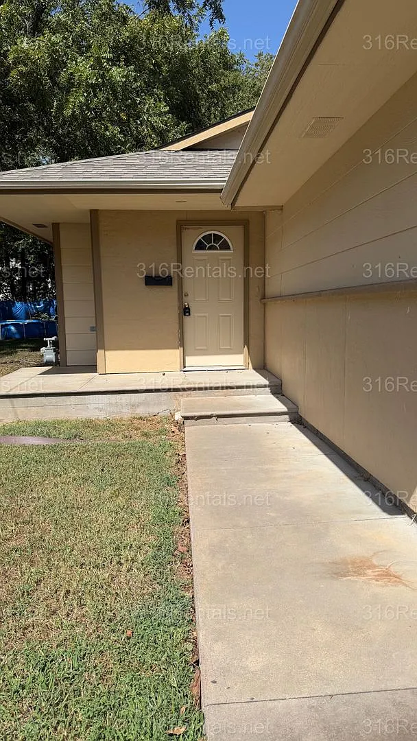 $1,300 - 314 Columbia - 3 Bed / 2 Bath Duplex — Photo 2