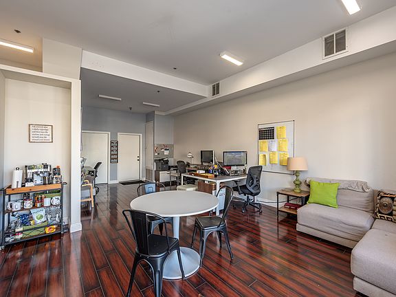 3rd image of 4741 Point Loma Ave #101/102