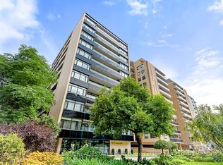 575 Avenue Rd #203, Toronto, ON M4V2K2