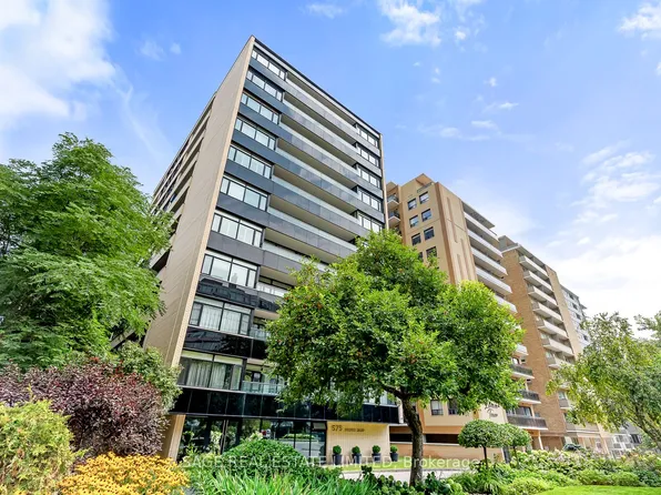 575 Avenue Rd #203, Toronto, ON M4V 2K2