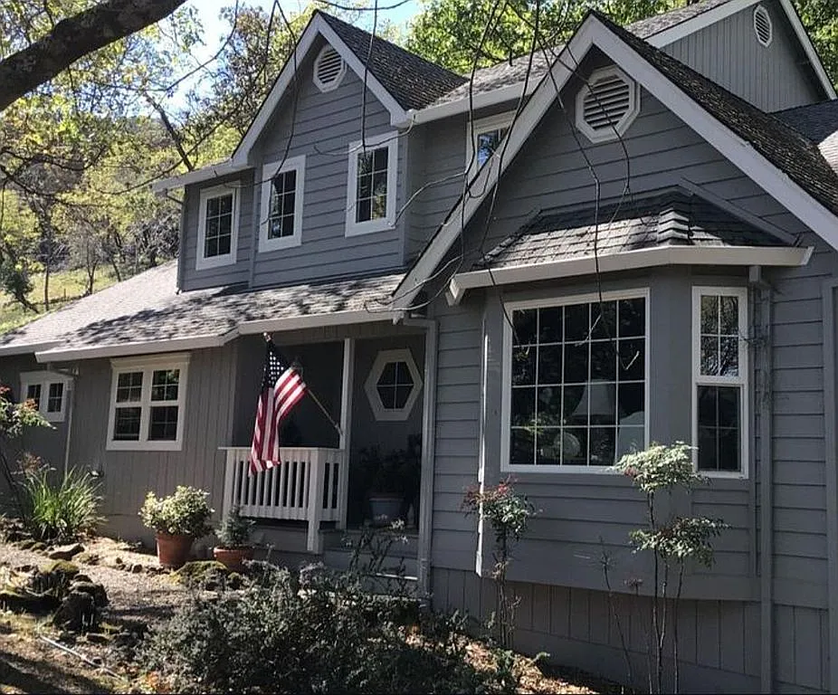 407 Country Club Ln photo 1
