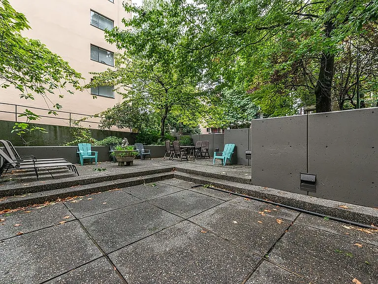 1255 Pendrell St — Photo 15