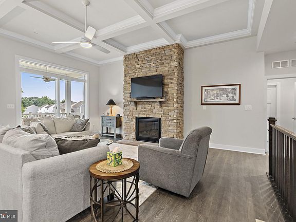 4th image of 2421 Easy St