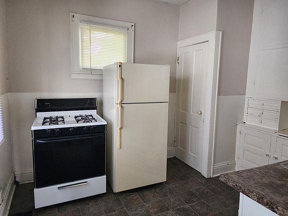 5th image of 1750 S Twyckenham Dr