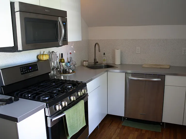328 Paris Ave SE #4 — Photo 2