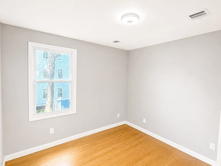 229 21st St #2 — Photo 9
