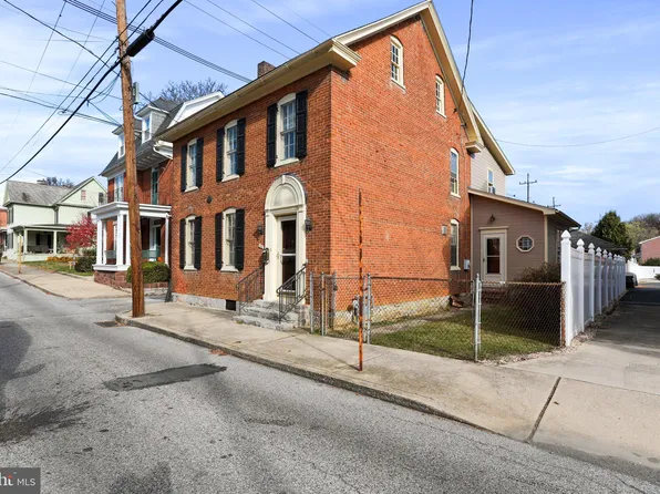 133 E 2nd St, Waynesboro, PA 17268