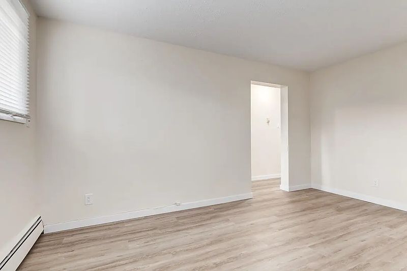 Edmonton Apartment for rent - 2 Bedrooms — photo 11