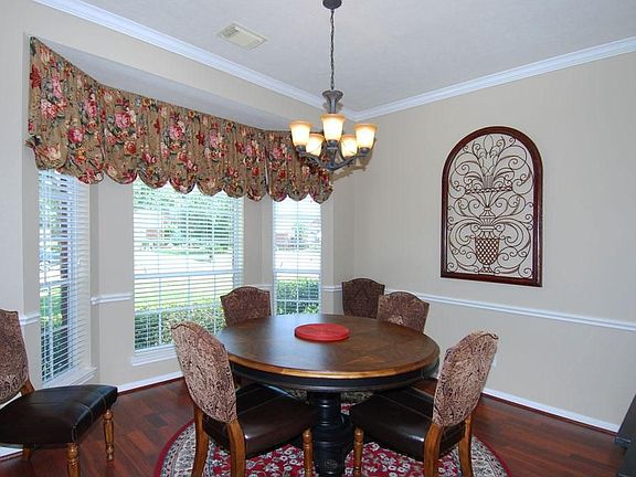 4th image of 3330 Southdown Dr