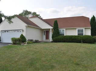 3 Kay Ct, Lake In The Hills, IL 60156
