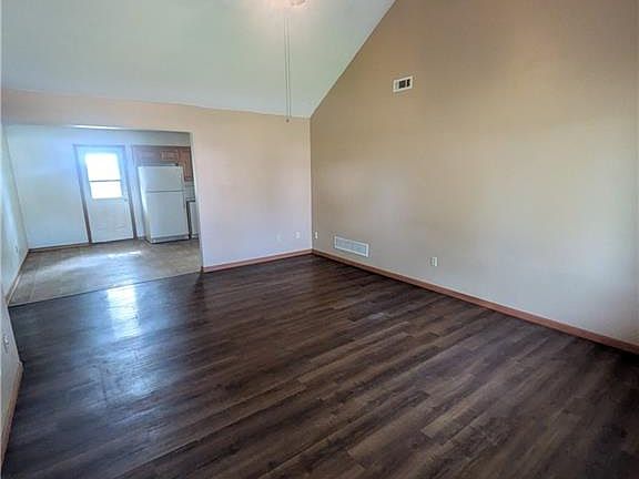 4th image of 306 S 4th St