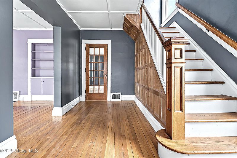 5th image of 302 Ridge Street