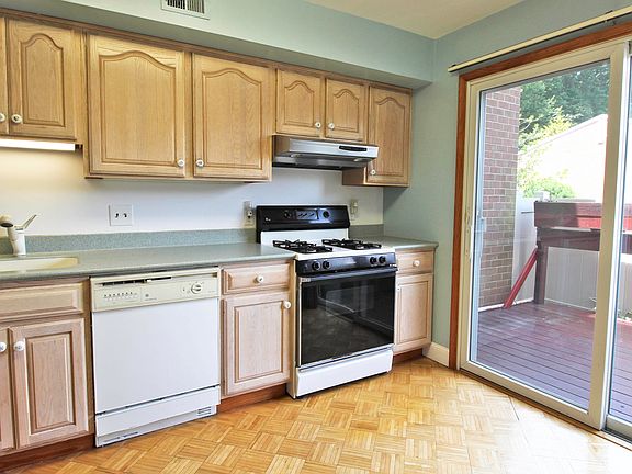 4th image of 15 Thistle Ct