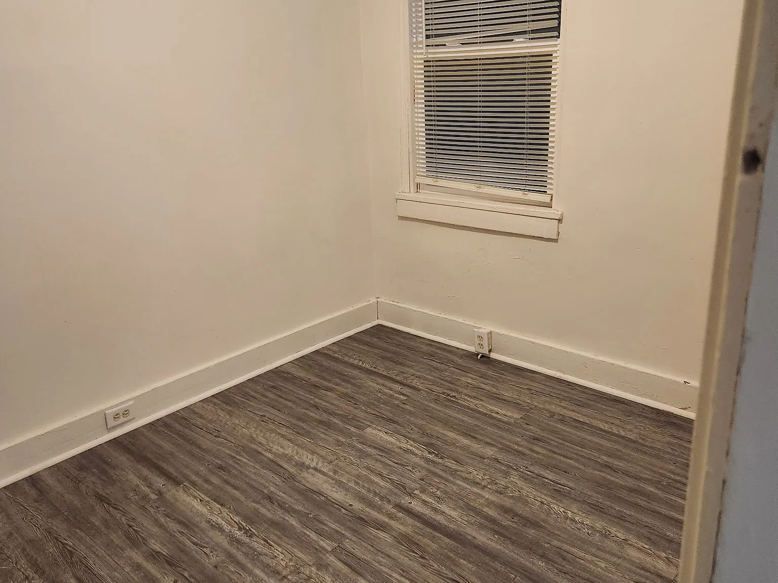 2 bed, 700 sqft, $650 — Photo 2