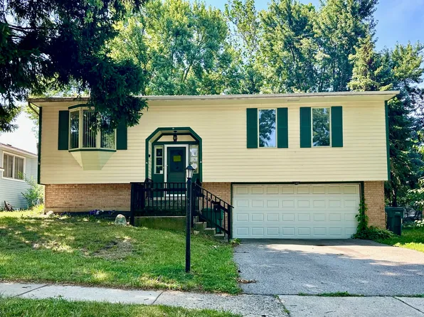 899 Carl Ave, Elgin, IL 60120