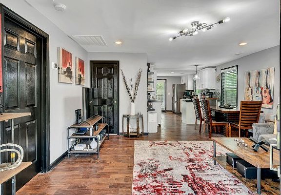 2nd image of 316 Edwin St