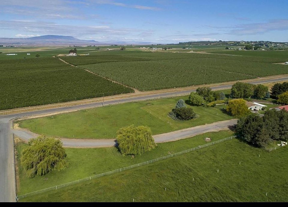 1st image of 21 Honeysuckle Rd