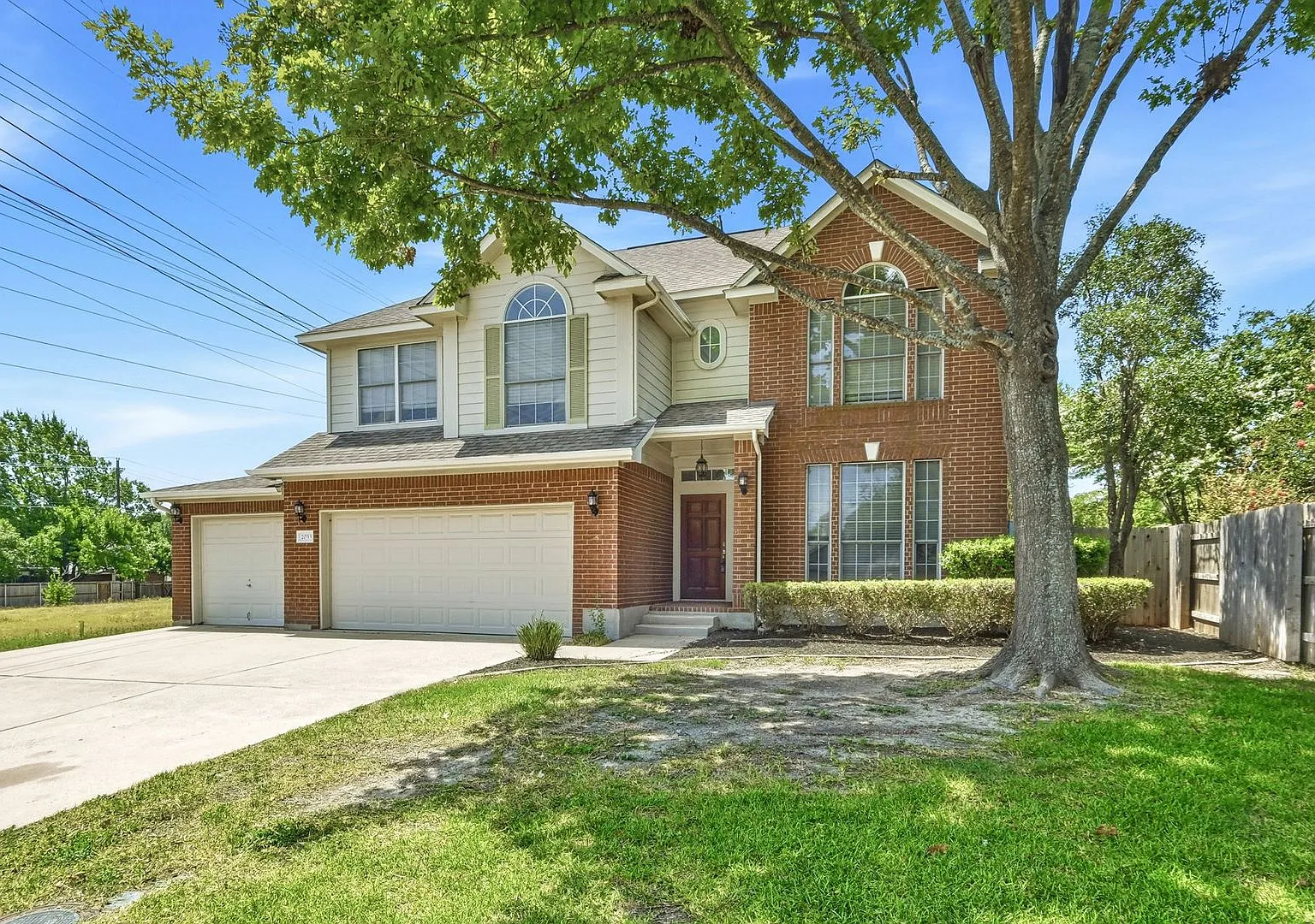 2033 Creole Dr — Photo 1