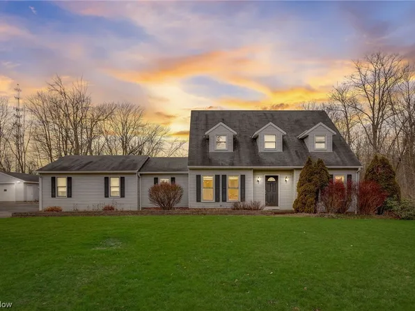 17784 Haskins Rd, Chagrin Falls, OH 44023