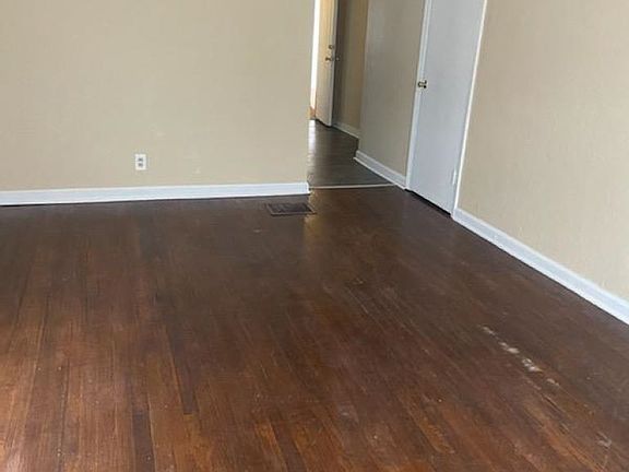 4th image of 51 Marie Ave #1