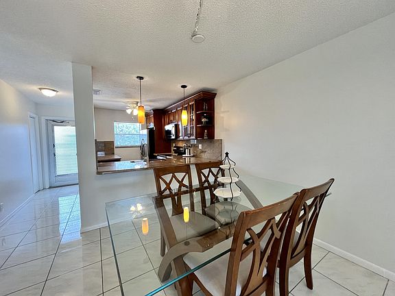 4th image of 209 Oxford Pl #500