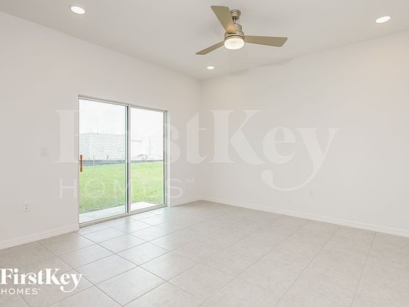 3rd image of 1585 Isleta Loop