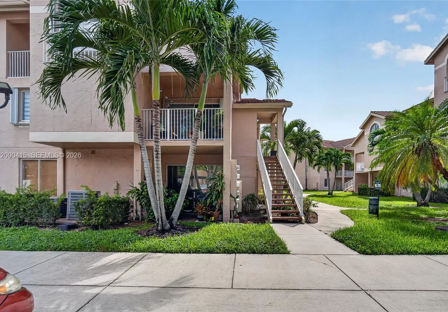 Royal Palm Place — Photo 2