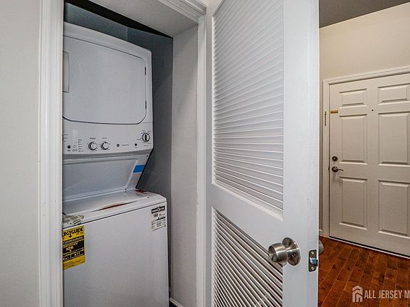 4th image of 33 2nd St
