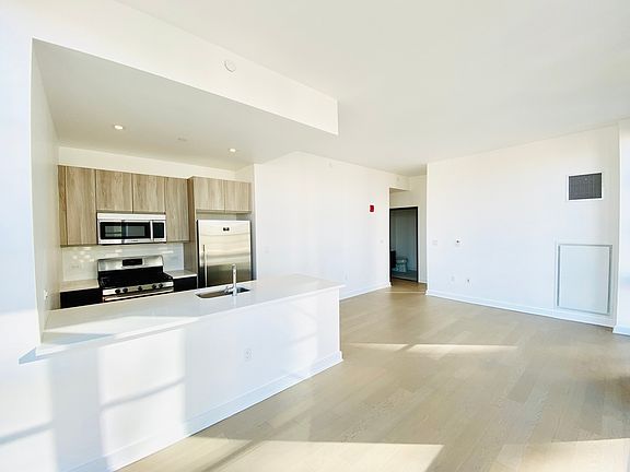5th image of 365 Bond St APT B804