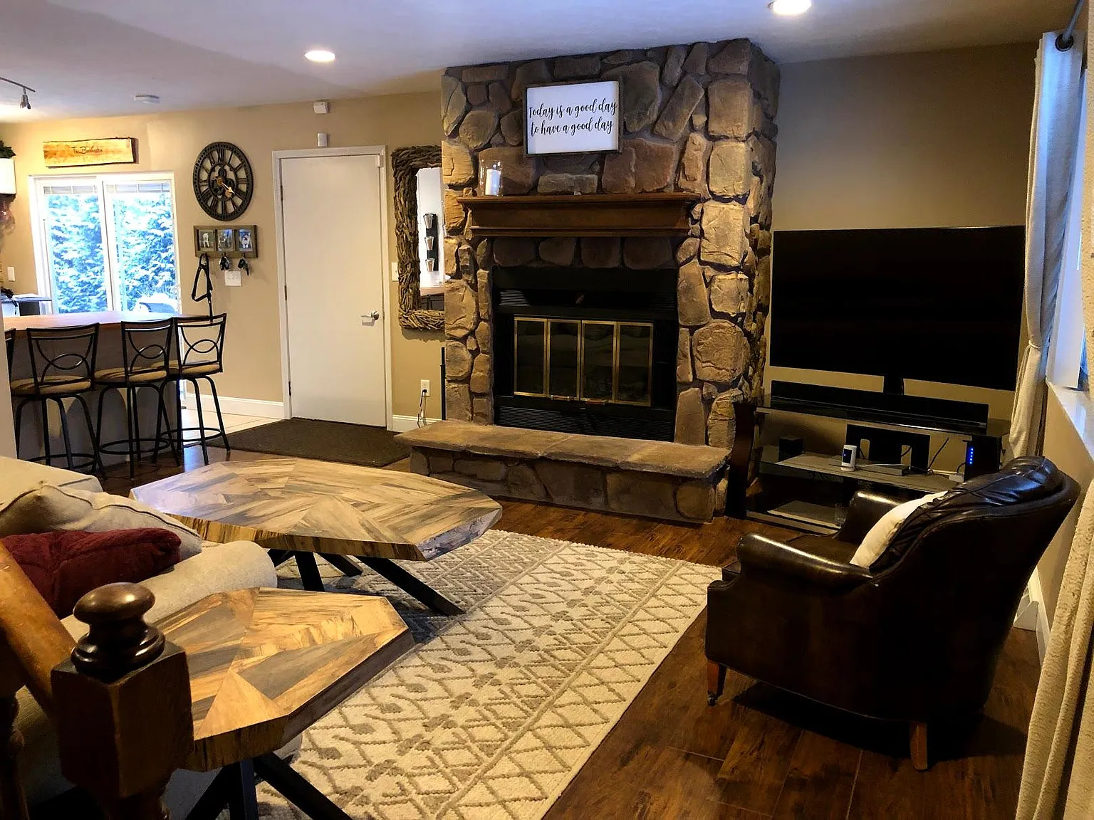 2 bed, 1.5 bath, 1250 sqft, $1,750 — Photo 4