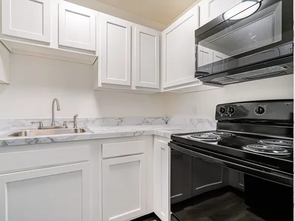 Lindsay Court Apartments