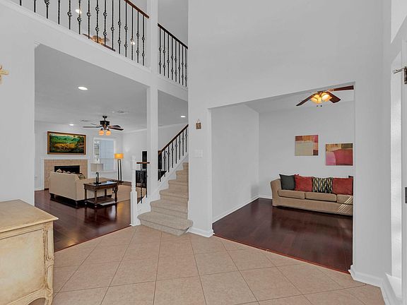 4th image of 12528 Labrador Cv