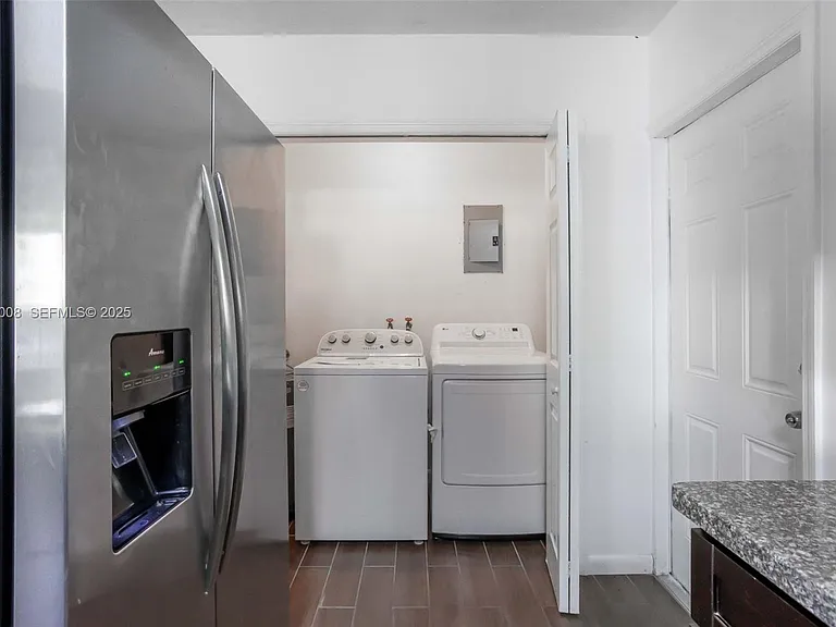 510 N 69th Ave — Photo 17
